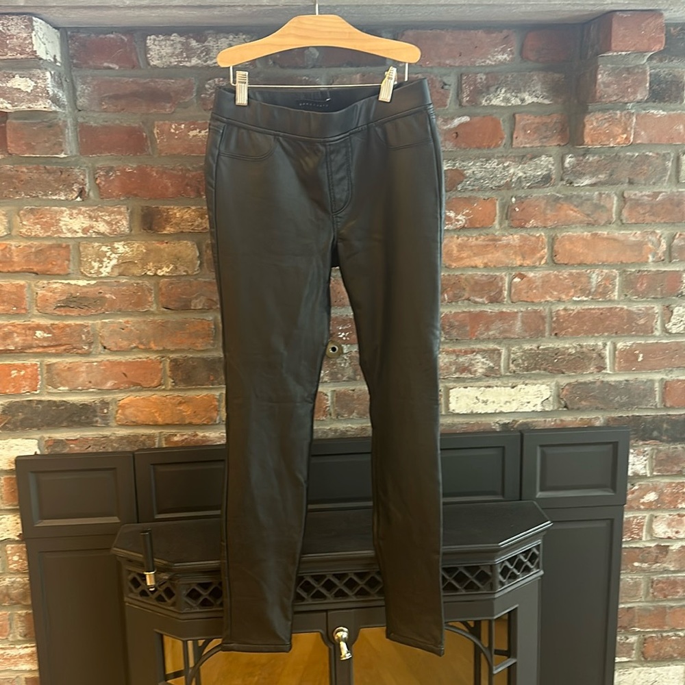 Women’s Sanctuary faux leather black leggings. Size small in excellent condition